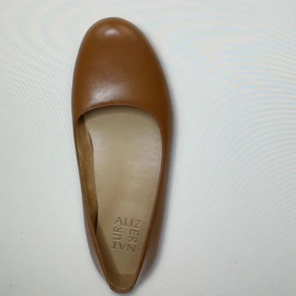 Naturalizer Maxwell Ballet Flat English Tea Leather 10 WIDE - Picture 6 of 12